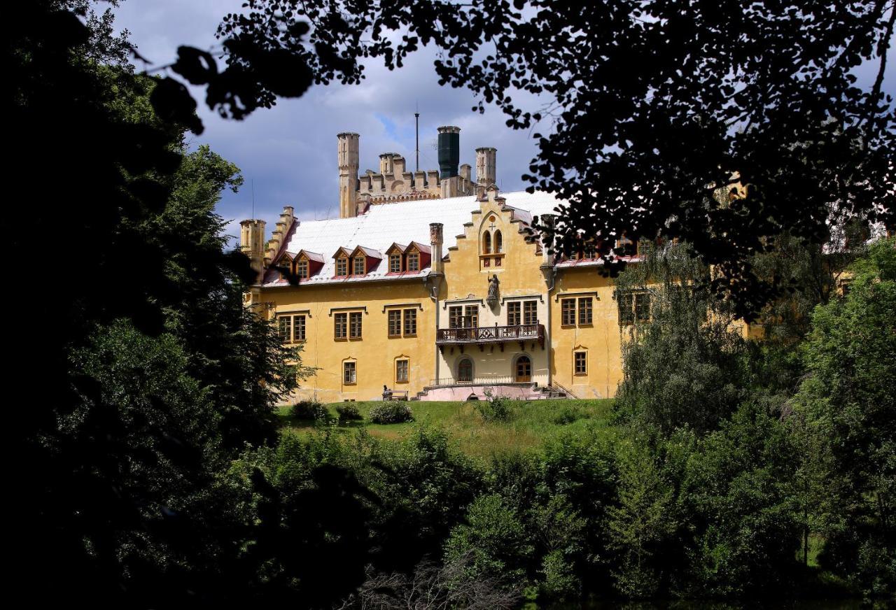 Hotel Zámek Nečtiny Exterior foto